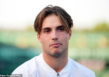 Novi domaći heroj Wimbledona Arthur Fery inzistira na tome da je ‘VRLO Britanac’ – unatoč tome što ga Francuska pokušava prisvojiti jer je rođen u Parizu i govori francuski sa svojim roditeljima… ali on je uklonio ‘é’ iz svog imena!