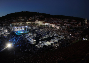 Ovako izgleda Vela Luka večeras (FOTO)