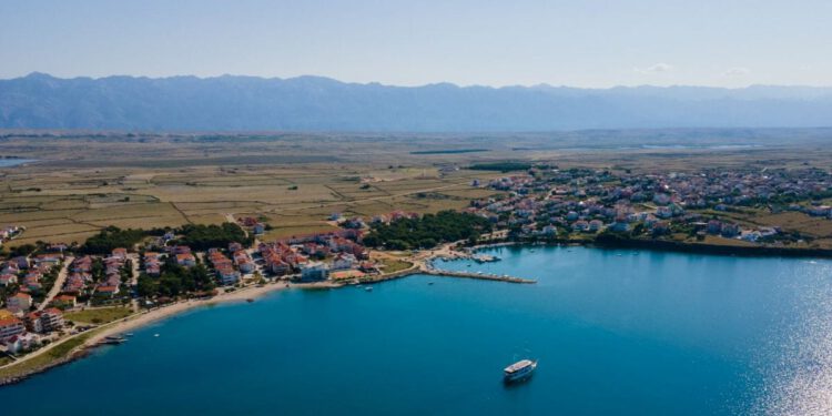 POVLJANSKA FEŠTA Tri dana piva, glazbe i ljetne atmosfere u Povljani