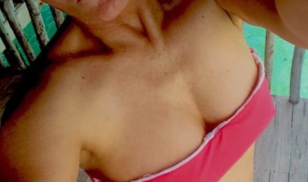 Patsy Kensit, 58, pokazuje svoje trbušne mišiće u bikiniju boje fuksije nakon što je Sara Cox otkrila svoj ‘otmjeni’ odgovor na TV šalu