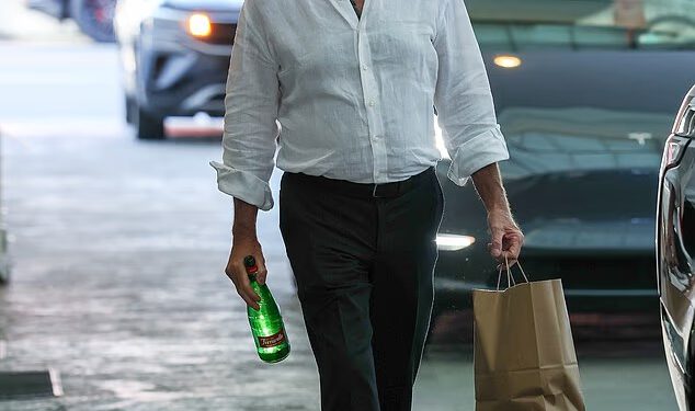 Pierce Brosnan (73) i supruga Keely Shaye Smith (62) rijetko se pojavljuju zajedno dok odlaze na ručak na Beverly Hills