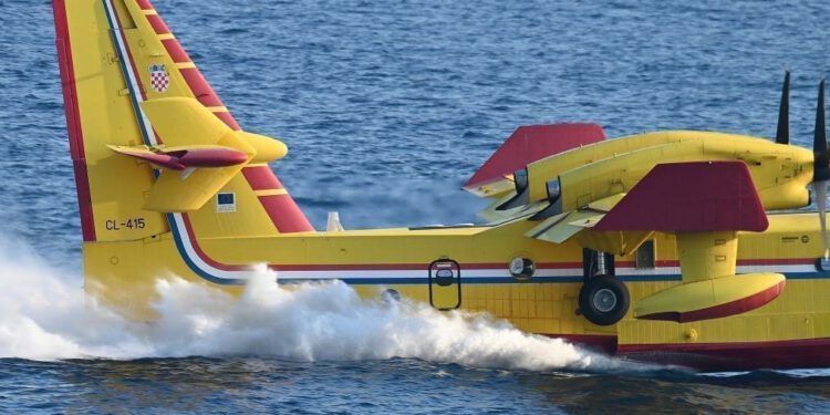 Piloti kanadera su pravi čarobnjaci: Pogledajte snimku s požara iznad Dicma
