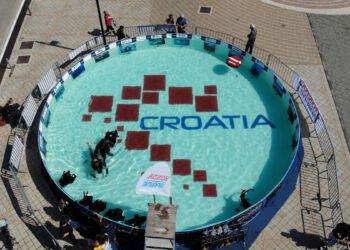 Pogled u plavo u gradu Rabu