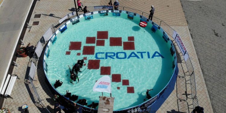 Pogled u plavo u gradu Rabu