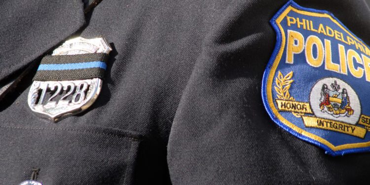Policajci iz Philadelphije umrli su od raka mozga uzrokovanog otrovnim kemikalijama u njihovom sjedištu, kaže tužba