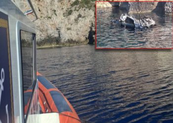 Potonula brodica koja je izgorjela kod Sveca, troje Hrvata izbjeglo tragediju u uvali Slatina