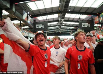 Pripremite se za cijelu noć u Engleskoj! Kako FIFA-ina vremenska pravila mogu dovesti do mučnog čekanja na Svjetskom prvenstvu za navijače dok prognoza otkriva da su oluje u Meksiku ‘sve vjerojatnije’