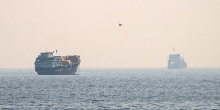 Promet kroz Hormuški tjesnac prepolovljen u tjedan dana nanosi udarac globalnom gospodarstvu