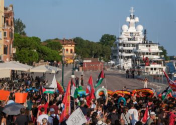 Prosvjedi dok se Trumpov izaslanik zaustavlja u Veneciji na turneji diplomacije super jahti