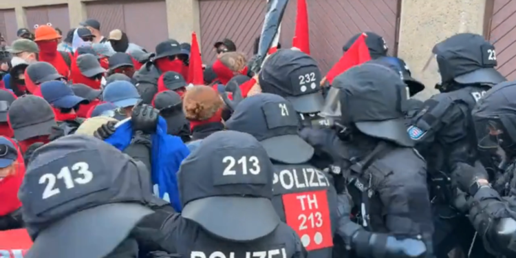 Prosvjednici njemačke policije paprenim sprejom usred konvencije oporbene stranke (VIDEO) — RT World News