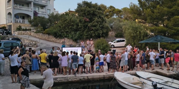 Žaborić se okupio kraj mora: "Ne damo obalu, nećemo luku"