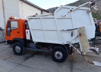 Radnici blokirali izlaz iz kruga JP Komunalno, moguća kašnjenja u odvozu otpada
