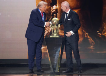 Reakcije političara na šokantnu Trumpovu intervenciju oko povlačenja crvenog kartona