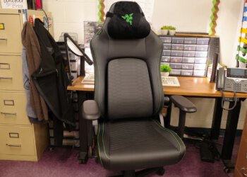 Recenzija Razer Iskur V2 NewGen