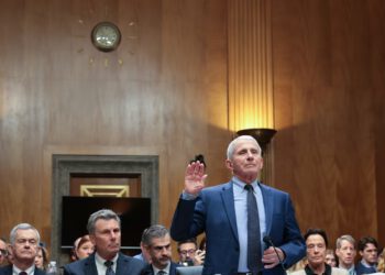 Republikanski senator Bernie Moreno baca ‘F-bombu’ na TV dok ispituje Anthonyja Faucija o odgovoru na pandemiju