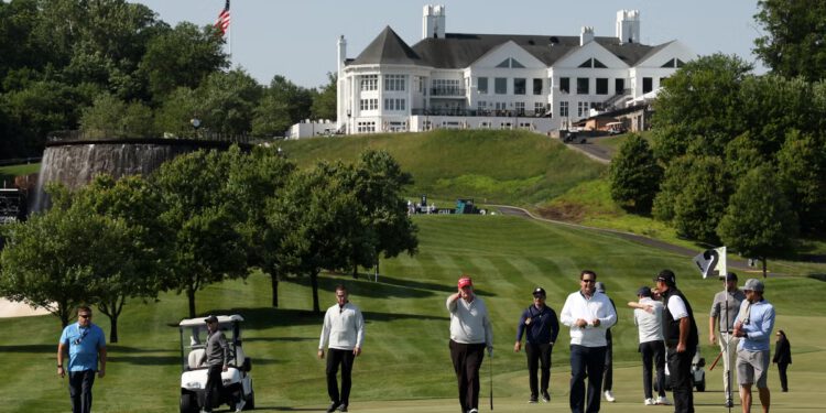 Restoran u Trumpovom golf klubu DC pogođen je nizom kršenja zdravstvenih pravila zbog upornih nametnika