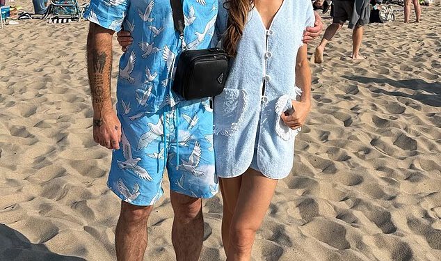 Robbie Williams i njegova supruga Ayda Field dijele obiteljske snimke svog tjedna nakon što je on zanijekao da je ‘lud’ dok je govorio o incidentu s bijelom supstancom