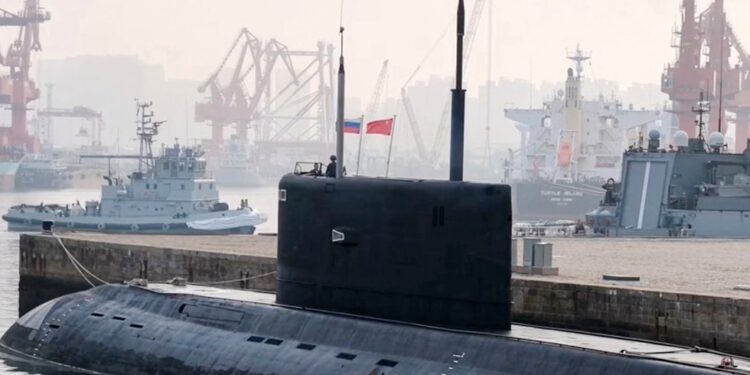 Ruski i kineski ratni brodovi održavaju zajedničke vježbe (VIDEO) — RT Rusija i bivši Sovjetski Savez