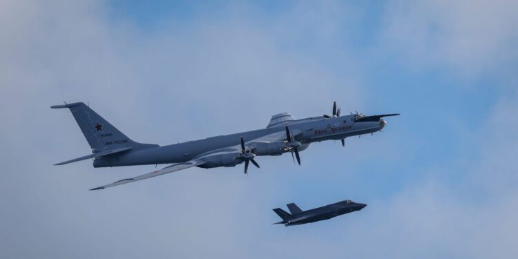 Ruski protupodmornički zrakoplov bacao mikrofone kraj britanskog nosača aviona: “Britanci digli lovce”