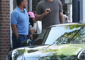 Ryan Reynolds izgleda potišteno u Connecticutu nakon što je omalovažao vjenčanje Taylor Swift i divljačkog videa Justina Baldonija koji je osudio Blake Lively
