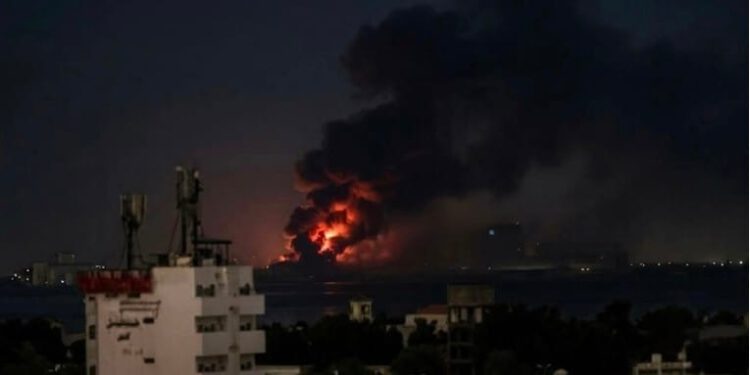SAD pucao na tanker u Omanskom zaljevu, Saudijska Arabija “bacila se na oružje”