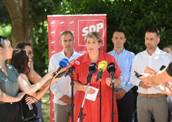 SDP udario po Vladi: “Kažnjavaju male iznajmljivače, a 700 tisuća kreveta ostavljaju u sivoj zoni”