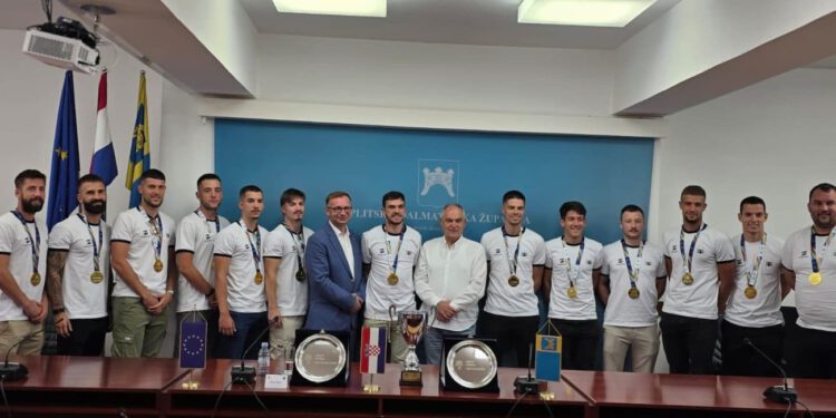 SPLITSKI STUDENTI POKORILI EUROPU Zlatni futsal junaci već sanjaju novi naslov pred domaćom publikom
