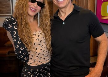 Shakira se u backstageu druži s A-listerima uključujući Beyoncé, Davida Beckhama i Toma Cruisea na Svjetskom prvenstvu nakon što je bivši Gerard Piqué gledao njezin nastup s njihovim sinovima