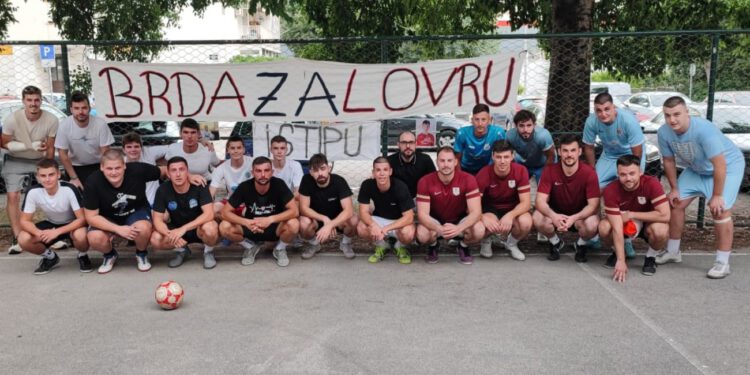 Sjećanje koje ne blijedi: Uspomena na Lovru Buljana i Stipu Bajana okupila prijatelje i nogometaše