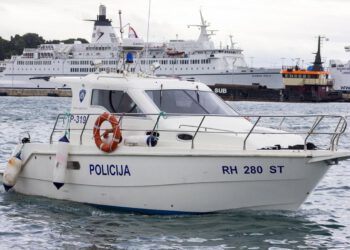 Skiper pao s katamarana kod Šolte, na teren upućene sve žurne službe