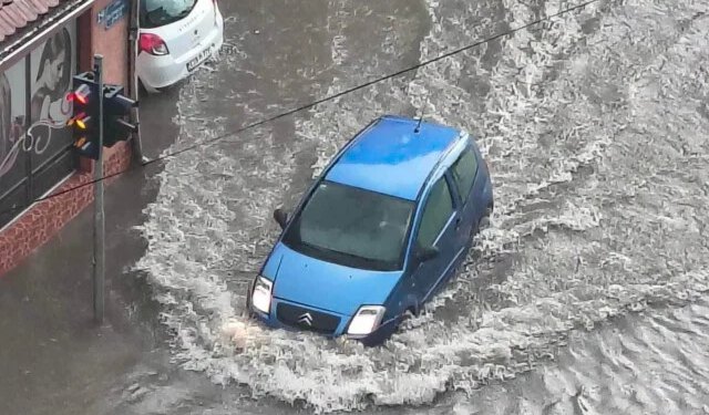 Snažno nevrijeme pogodilo istok BiH, Hvar iznenadila nagla promjena razine mora