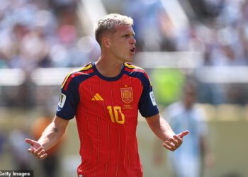 Španjolac Dani Olmo optužio je argentinskog pomoćnika koji ga je udario u sramotnim scenama Svjetskog prvenstva da LAŽE – i tvrdi da treneru ‘uopće nije žao’