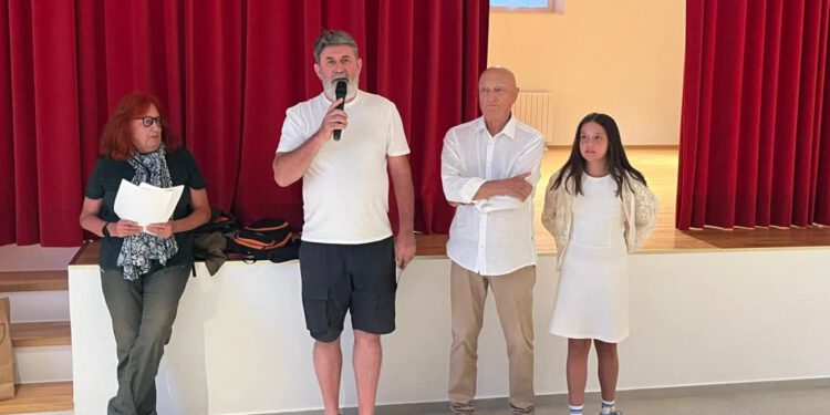 Spektakularno otvoreni “Glumci u Zagvozdu”. Mlikota prije predstave iznenadio sve jednim potezom