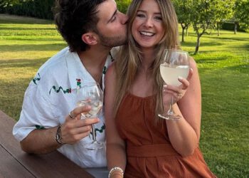 Što se dogodilo Zoe Sugg i Alfieju Deyesu? Šest mjeseci nakon što je par nestao, CODIE BULLEN otkriva što namjeravaju… i nova ‘šamarčina’ za obožavatelje