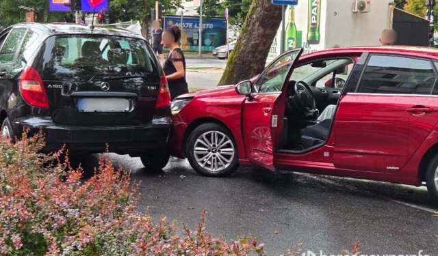 Sudar Mercedesa i Citroëna u Mostaru, dio Ulice kralja Tomislava zatvoren