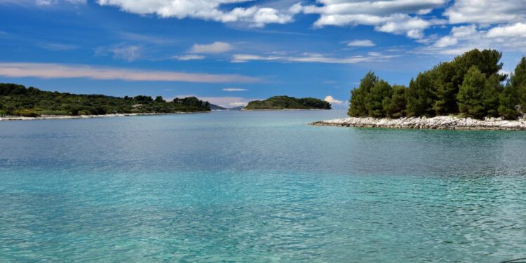Sunce, žega i lokalni neverini – Dalmacija se prži na 35°C, na sjevernom Jadranu nestabilno