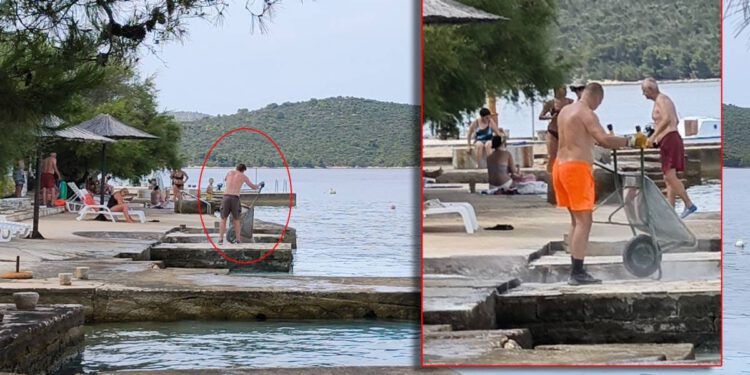 Šutu od radova karijolama nasipavaju između kupača, more je sivo!