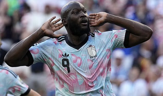 Svijet se ruga SAD-u jer su izbačeni sa Svjetskog prvenstva u porazu od 4-1 od Belgije nakon što je Trump poništio zabranu crvenog kartona