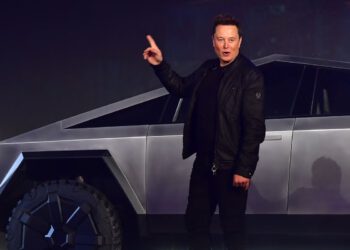 Teslin menadžer kaže da je tim za samovozeća vozila bio toliko preopterećen da su automobili bili ‘opasnost za kotrljanje po javnim ulicama’, otkriva tužba