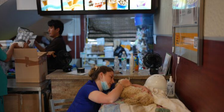 ‘To je jedna pozitivna stvar u svemu lošem’: Venezuelanski preživjeli potres ponovno su se susreli s nestalim kućnim ljubimcima u McDonald’su