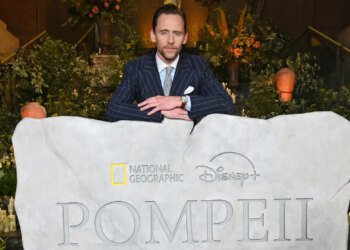 Tom Hiddleston je snimio dokumentarac o Pompejima, nakon što je predložio da se mjesto pojavljuje u Marvel TV seriji Loki