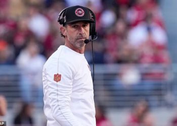 Trener 49ersa Kyle Shanahan sudjelovao je u užasnoj prometnoj nesreći izvan sezone u kojoj je imao slomljen nos, rebra i ruku
