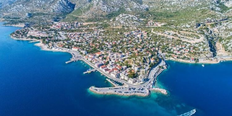 Tri Mađara opljačkala poštu u Karlobagu, uhićeni za pola sata!