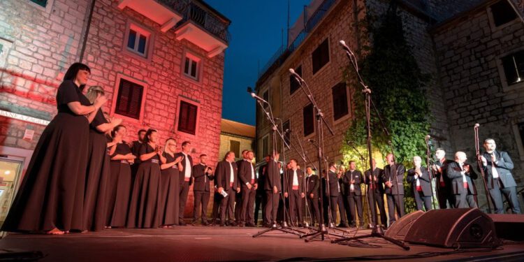 Trijumf klapske pjesme i tradicije u srcu Jelse