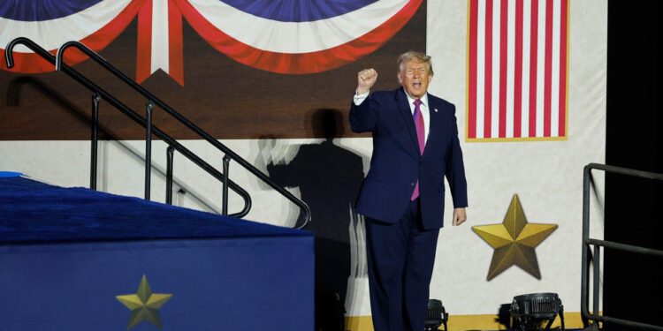 Trump obećava da Amerika nikada neće biti komunistička zemlja na Mount Rushmoreu