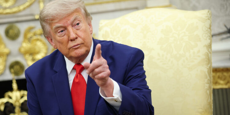 Trump prijeti EU zbog ‘pljačke američkih tvrtki’ — RT World News