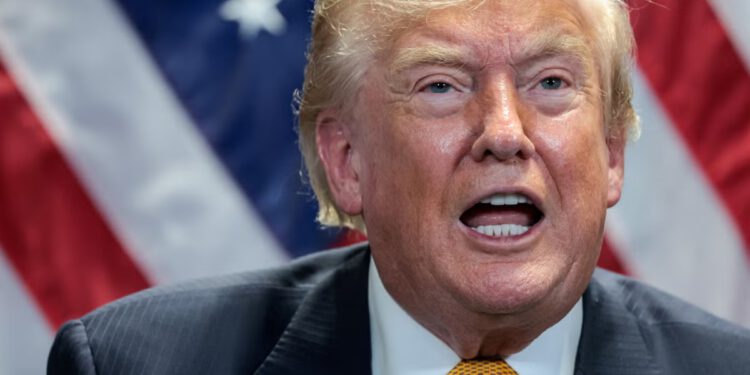 Trump prijeti da će večeras ‘opet žestoko udariti Iran’ nakon što je na summitu NATO-a proglasio prekid vatre