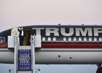 Trumpov tim traži od tvrtki da se pojačaju i bave deportacijskim letovima