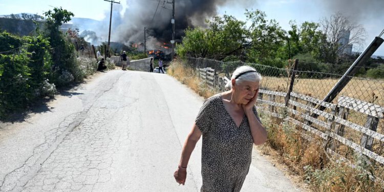 Turistička mjesta diljem Europe pogođena šumskim požarima dok Grčka upozorava na otrovni dim