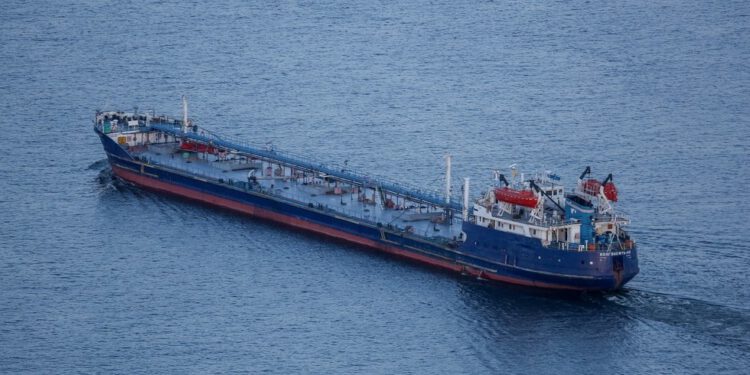 Ukrajina napada ruske naftne tankere — RT Rusija i bivši Sovjetski Savez